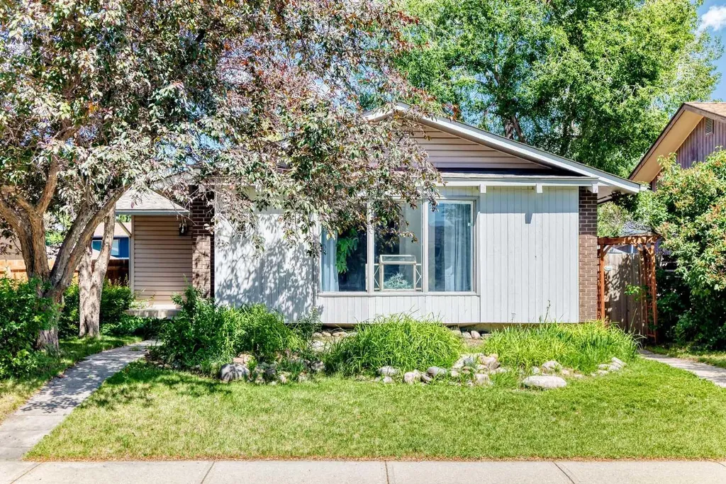 114 Midcrest Crescent SE Calgary AB T2X 1B5