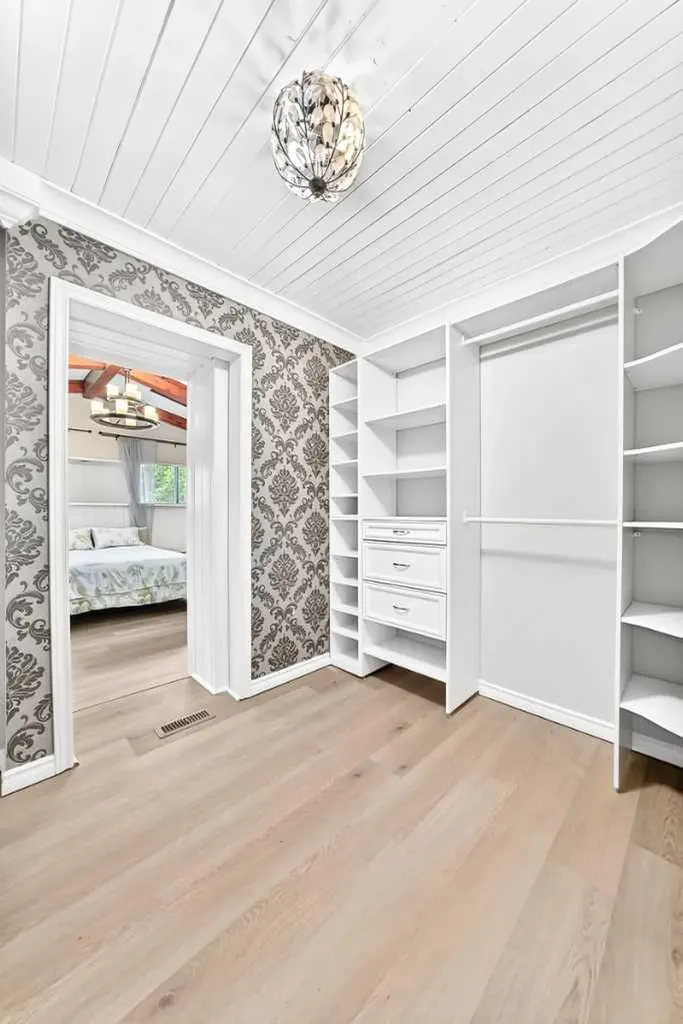 114 Midcrest Crescent SE Calgary AB T2X 1B5