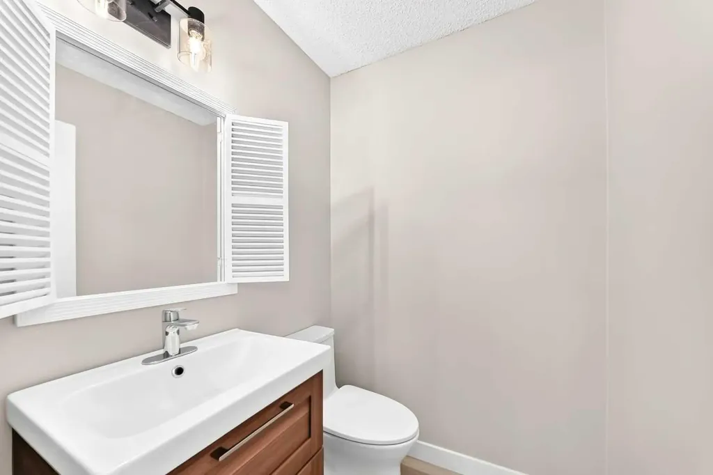 114 Midcrest Crescent SE Calgary AB T2X 1B5