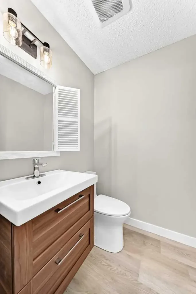 114 Midcrest Crescent SE Calgary AB T2X 1B5