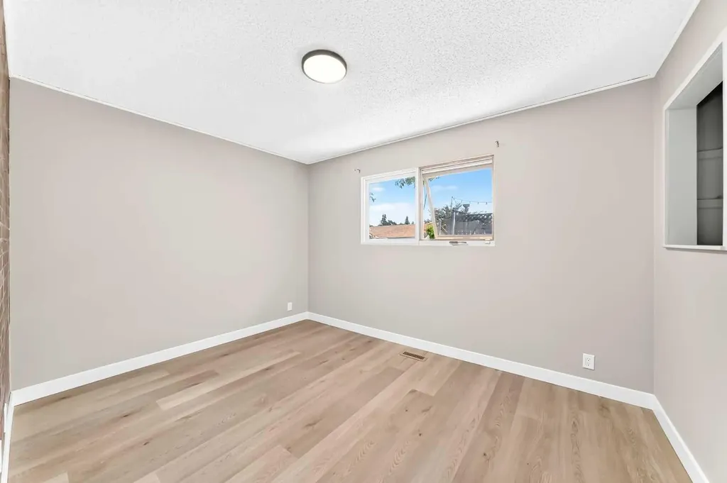 114 Midcrest Crescent SE Calgary AB T2X 1B5