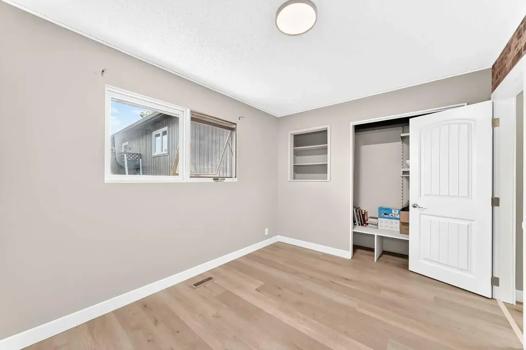 114 Midcrest Crescent SE Calgary AB T2X 1B5