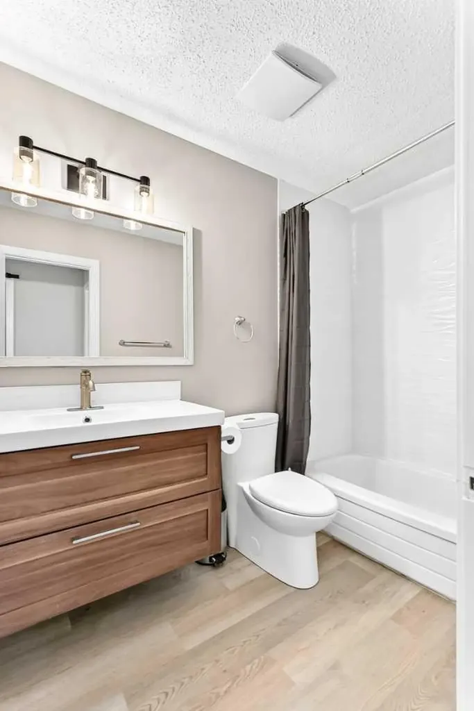 114 Midcrest Crescent SE Calgary AB T2X 1B5