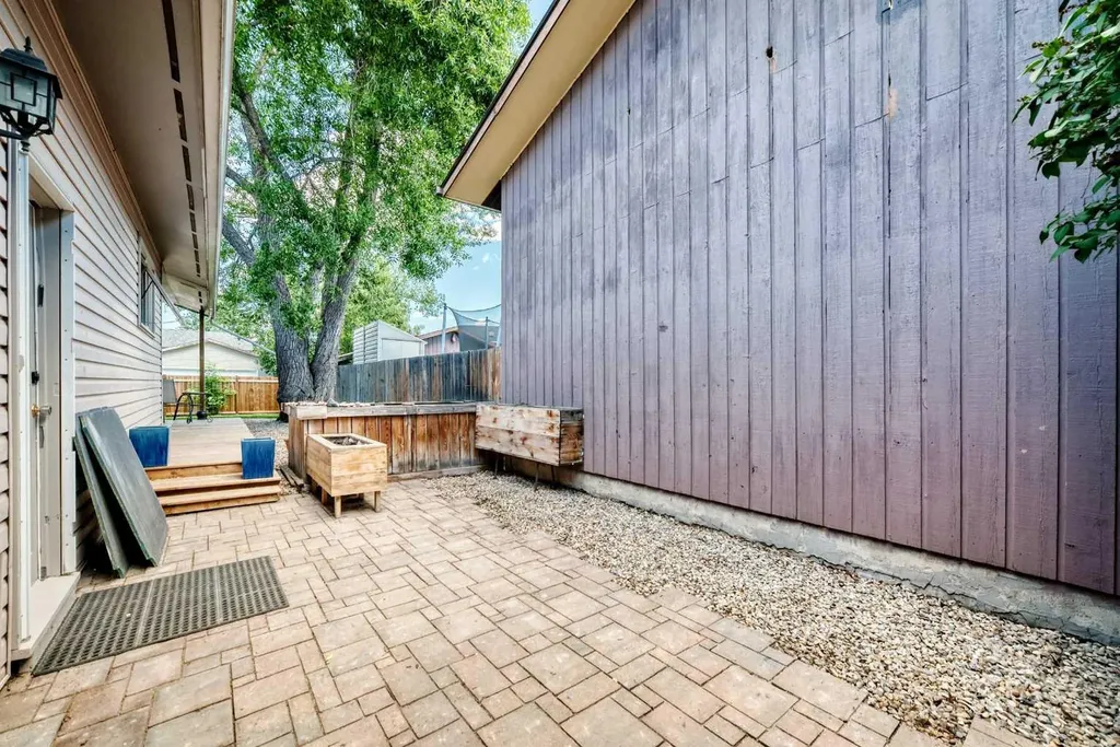 114 Midcrest Crescent SE Calgary AB T2X 1B5