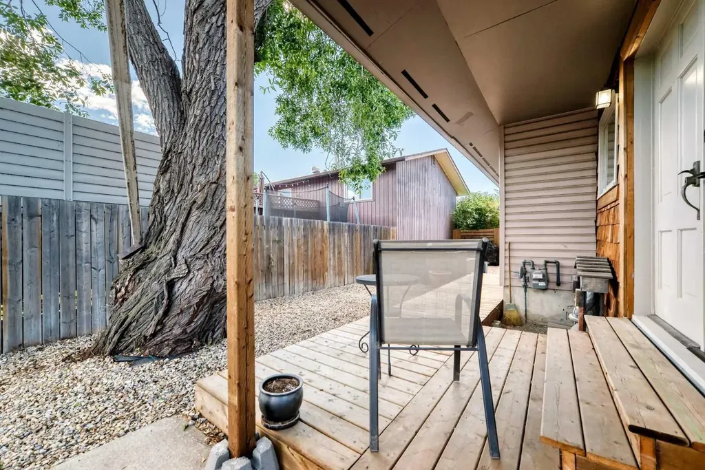 114 Midcrest Crescent SE Calgary AB T2X 1B5