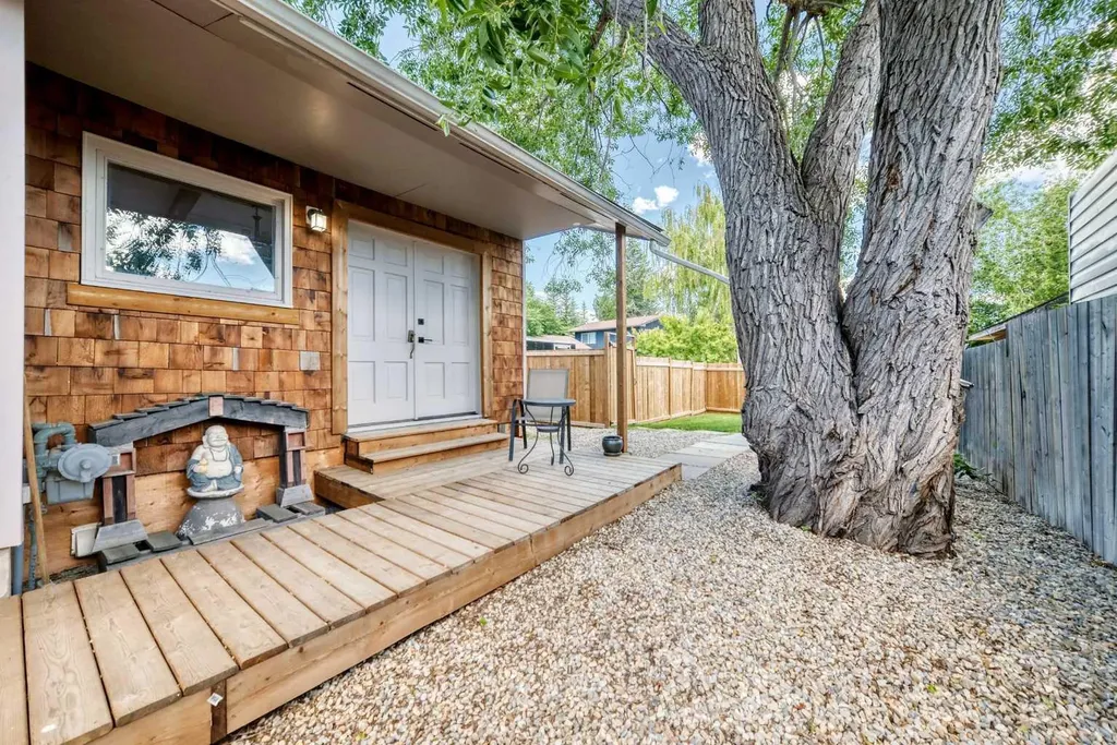 114 Midcrest Crescent SE Calgary AB T2X 1B5