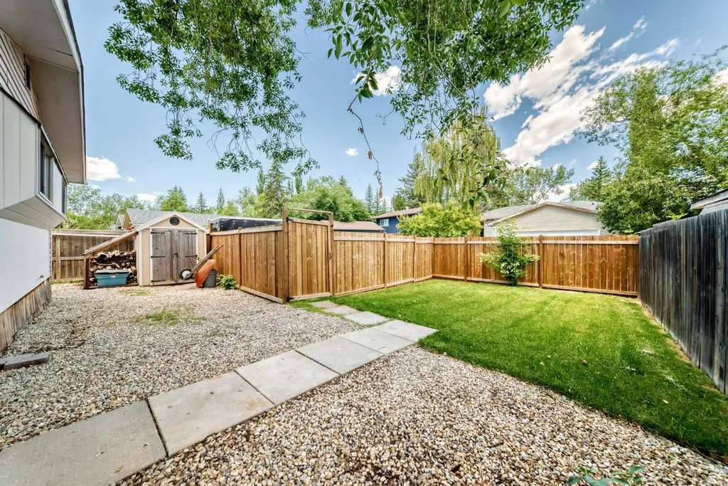 114 Midcrest Crescent SE Calgary AB T2X 1B5
