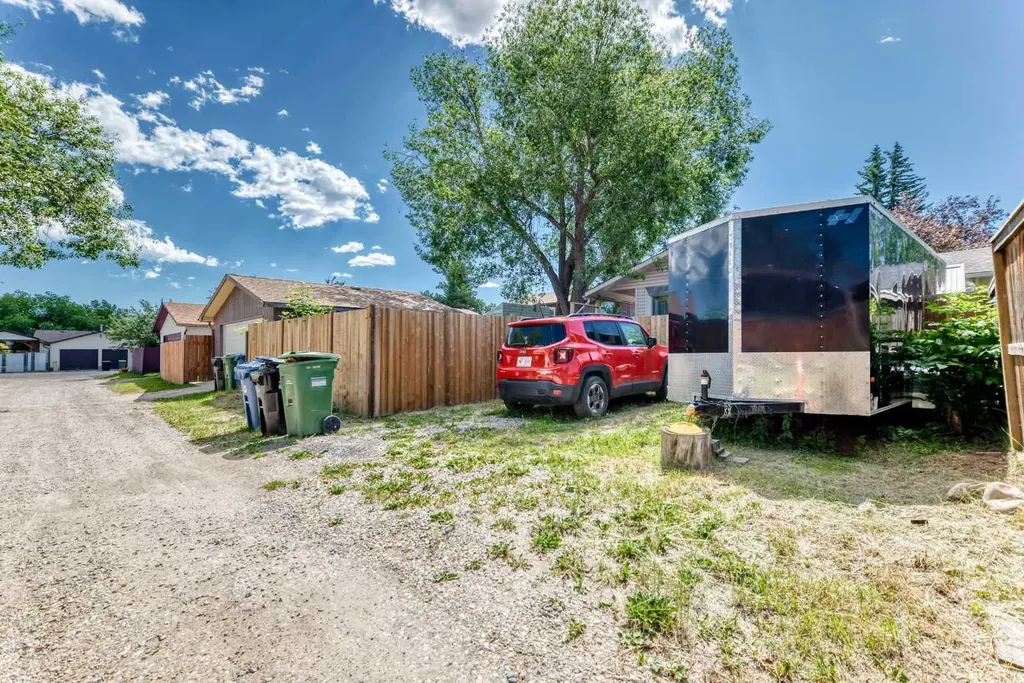 114 Midcrest Crescent SE Calgary AB T2X 1B5