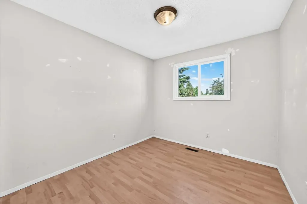 69 Gregson Crescent Red Deer AB T4P 2K3