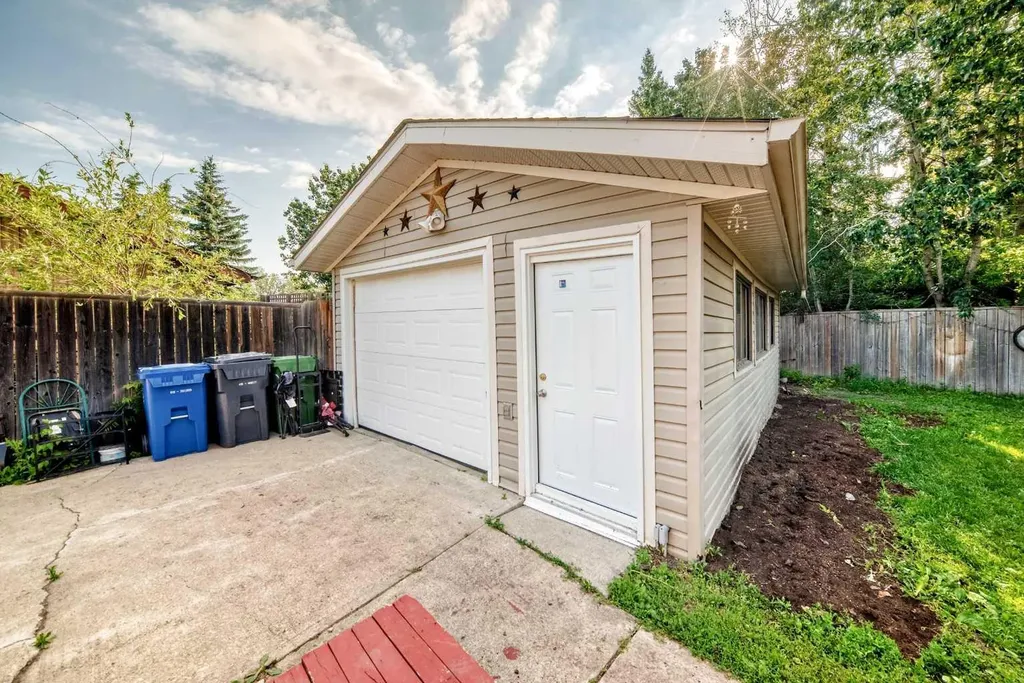 69 Gregson Crescent Red Deer AB T4P 2K3
