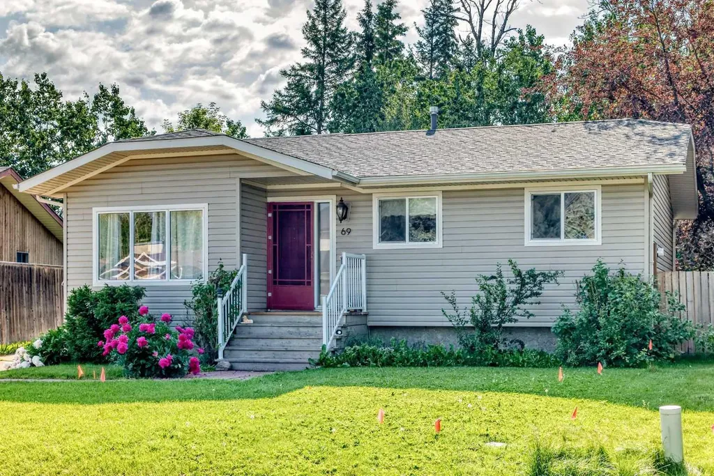 69 Gregson Crescent Red Deer AB T4P 2K3