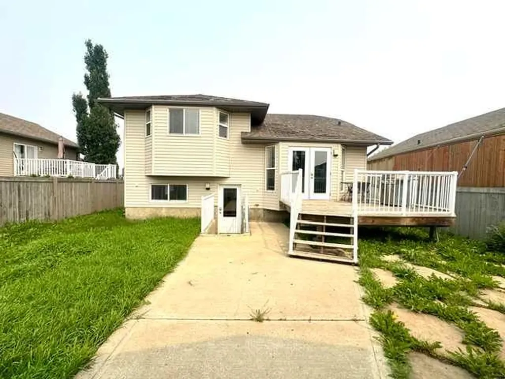 140 Pinnacle Boulevard Grande Prairie AB T8W 2V7