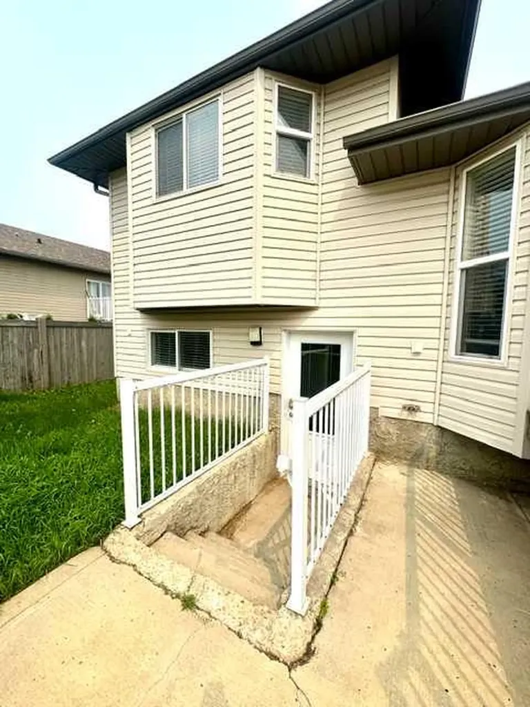140 Pinnacle Boulevard Grande Prairie AB T8W 2V7