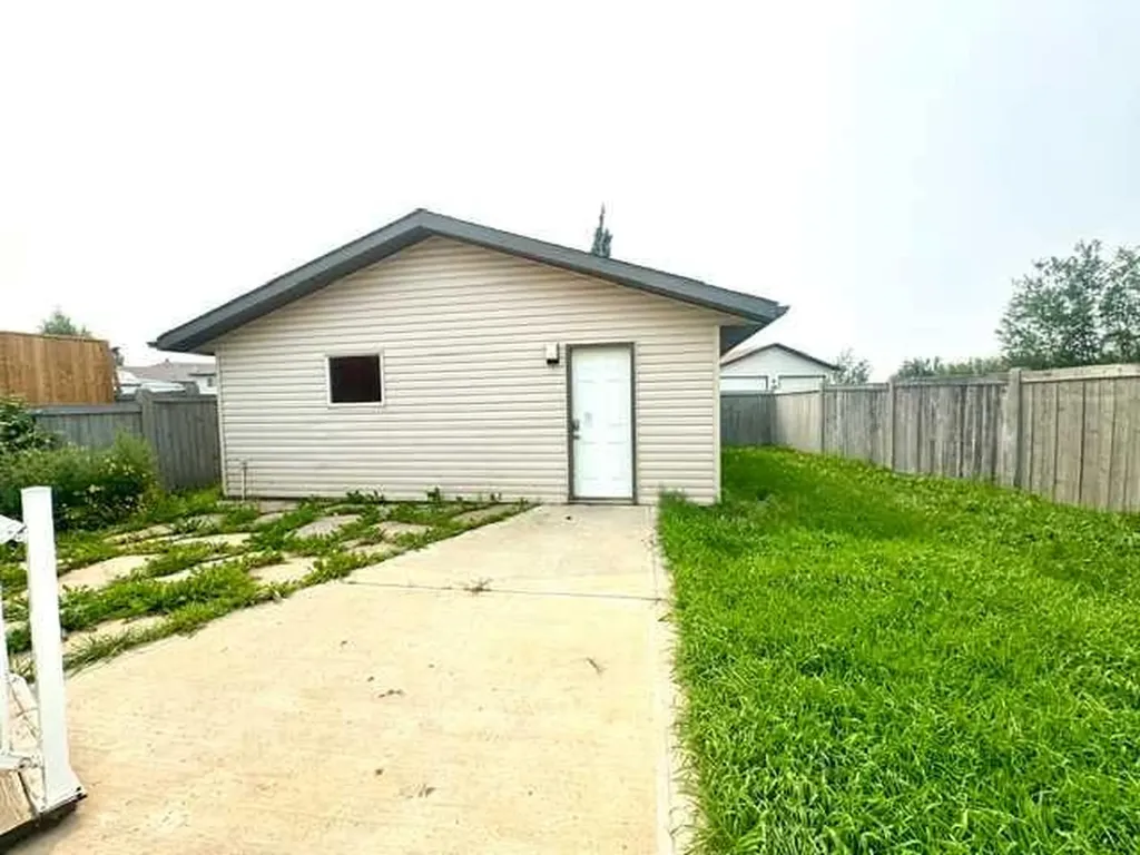 140 Pinnacle Boulevard Grande Prairie AB T8W 2V7