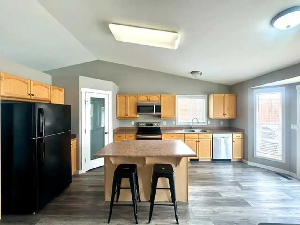 140 Pinnacle Boulevard Grande Prairie AB T8W 2V7