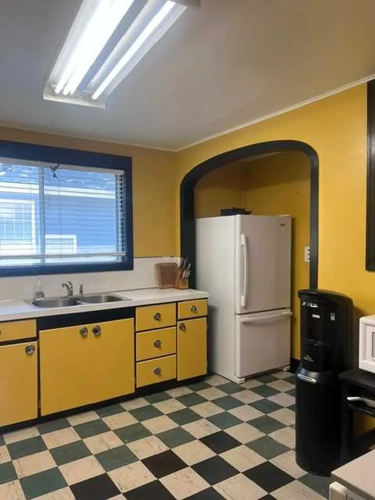 4605 46 Street Red Deer AB T4N 1M7