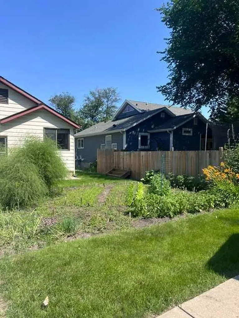 4605 46 Street Red Deer AB T4N 1M7