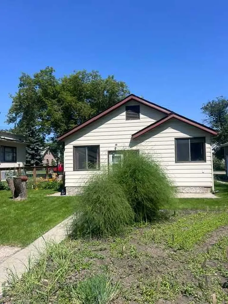 4605 46 Street Red Deer AB T4N 1M7