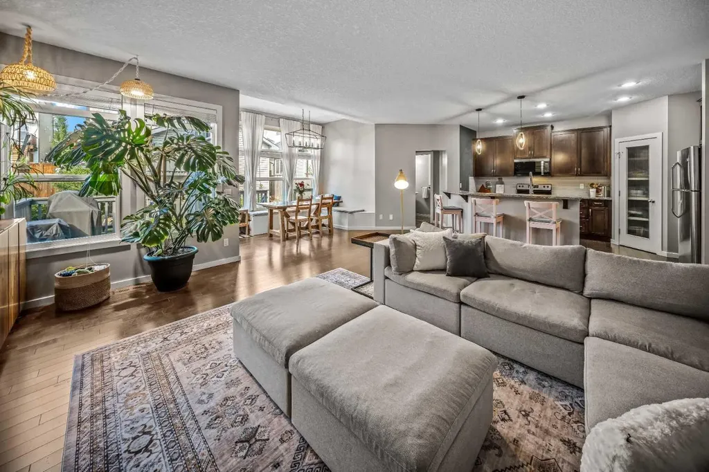 53 Heritage Drive Cochrane AB T4C 0E2