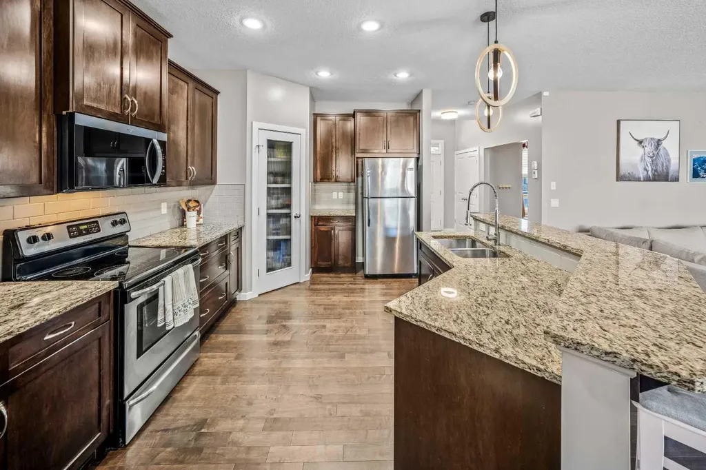 53 Heritage Drive Cochrane AB T4C 0E2