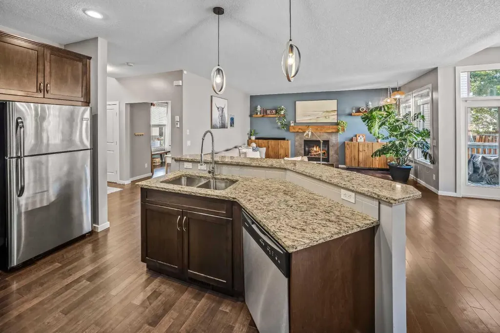53 Heritage Drive Cochrane AB T4C 0E2