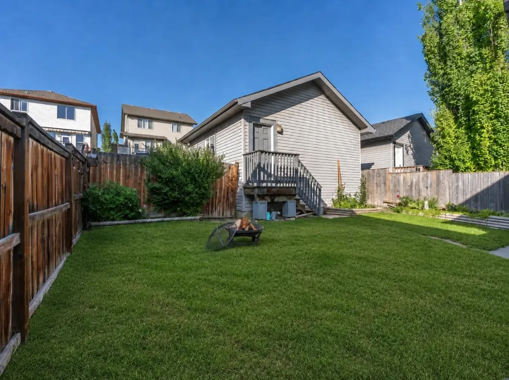 53 Heritage Drive Cochrane AB T4C 0E2