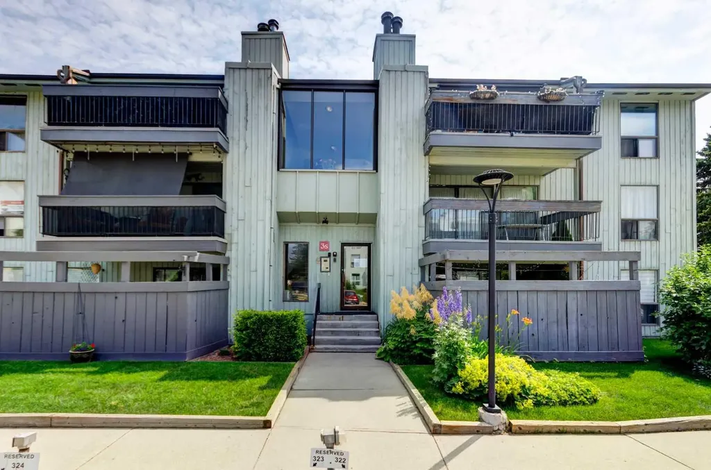 10120 Brookpark Boulevard SW Calgary AB T2W 3G3