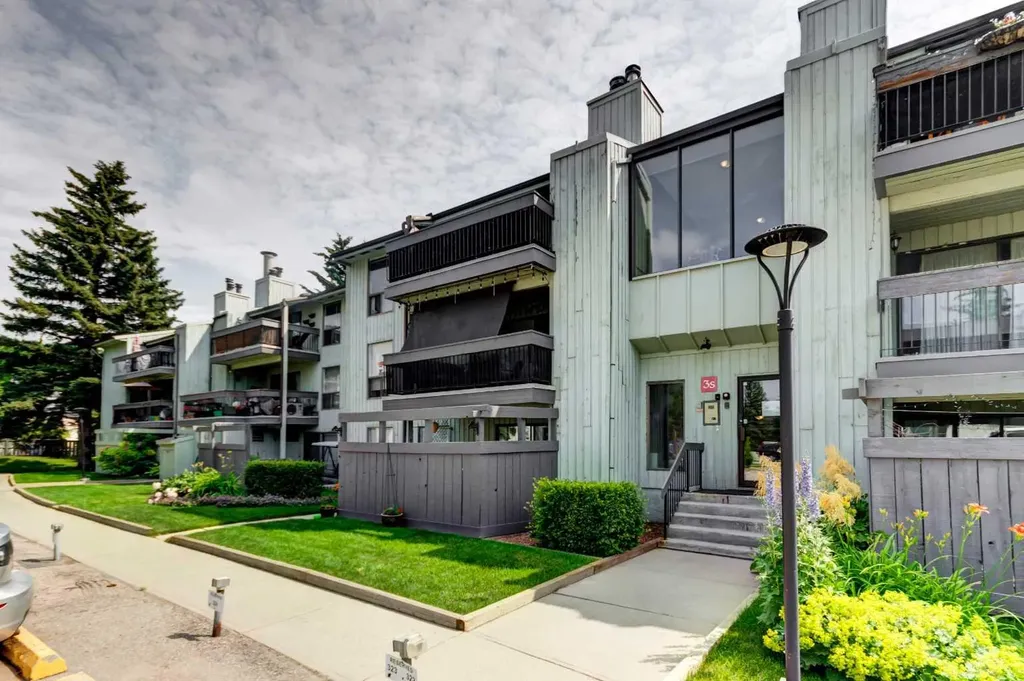 10120 Brookpark Boulevard SW Calgary AB T2W 3G3