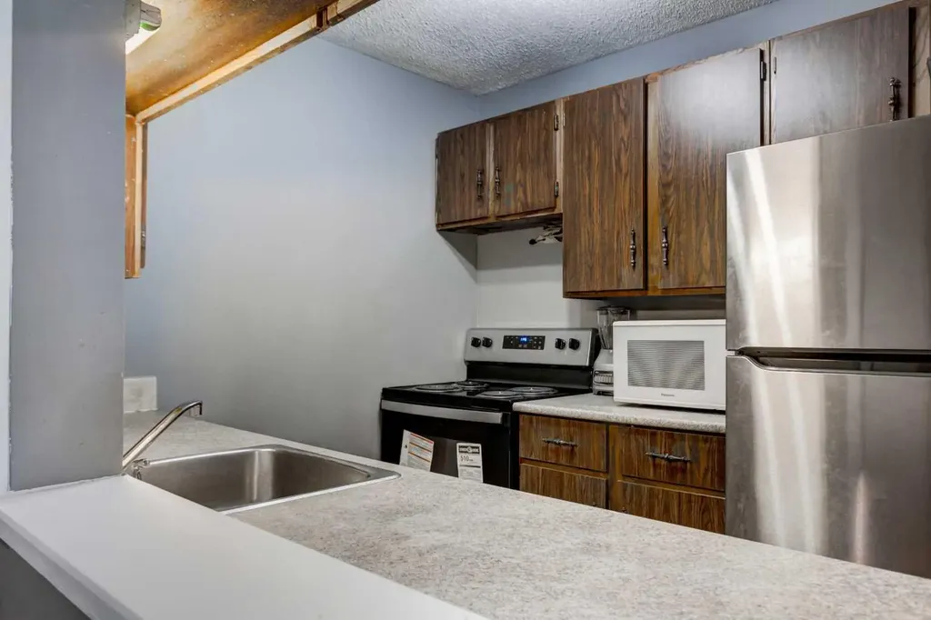 10120 Brookpark Boulevard SW Calgary AB T2W 3G3