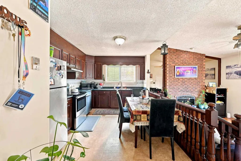 619 Whiteridge Road NE Calgary AB T1Y 2Y7