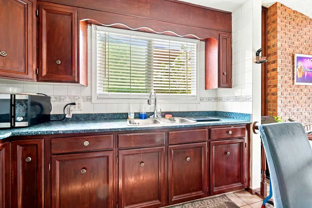 619 Whiteridge Road NE Calgary AB T1Y 2Y7