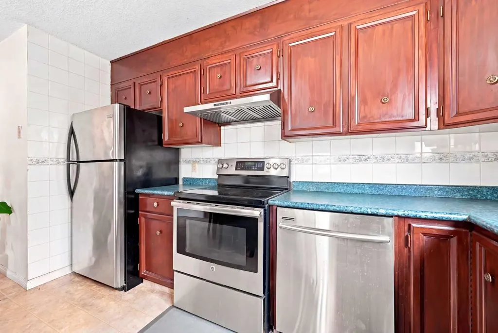619 Whiteridge Road NE Calgary AB T1Y 2Y7