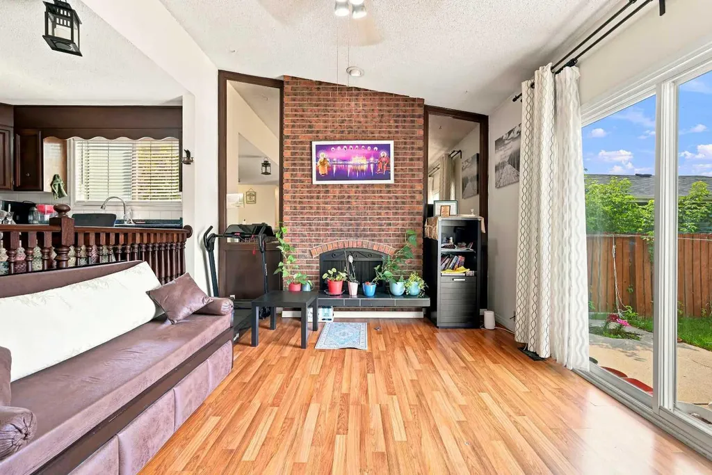 619 Whiteridge Road NE Calgary AB T1Y 2Y7
