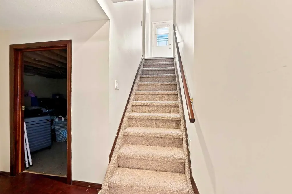 619 Whiteridge Road NE Calgary AB T1Y 2Y7