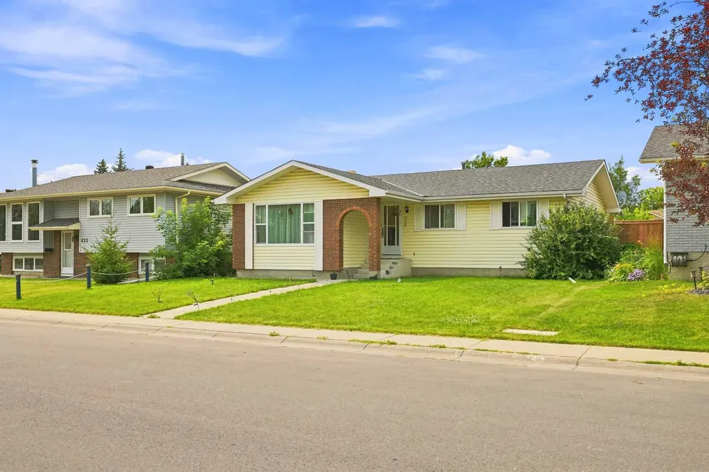 619 Whiteridge Road NE Calgary AB T1Y 2Y7