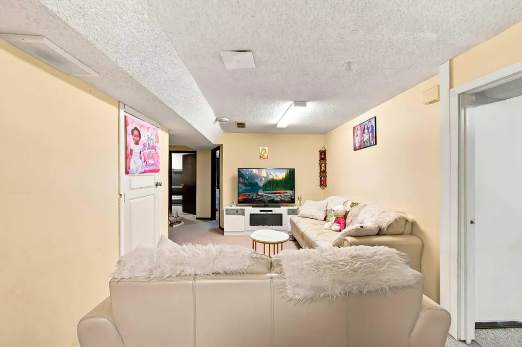 619 Whiteridge Road NE Calgary AB T1Y 2Y7