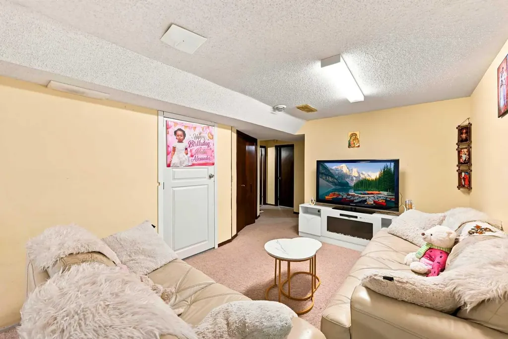 619 Whiteridge Road NE Calgary AB T1Y 2Y7
