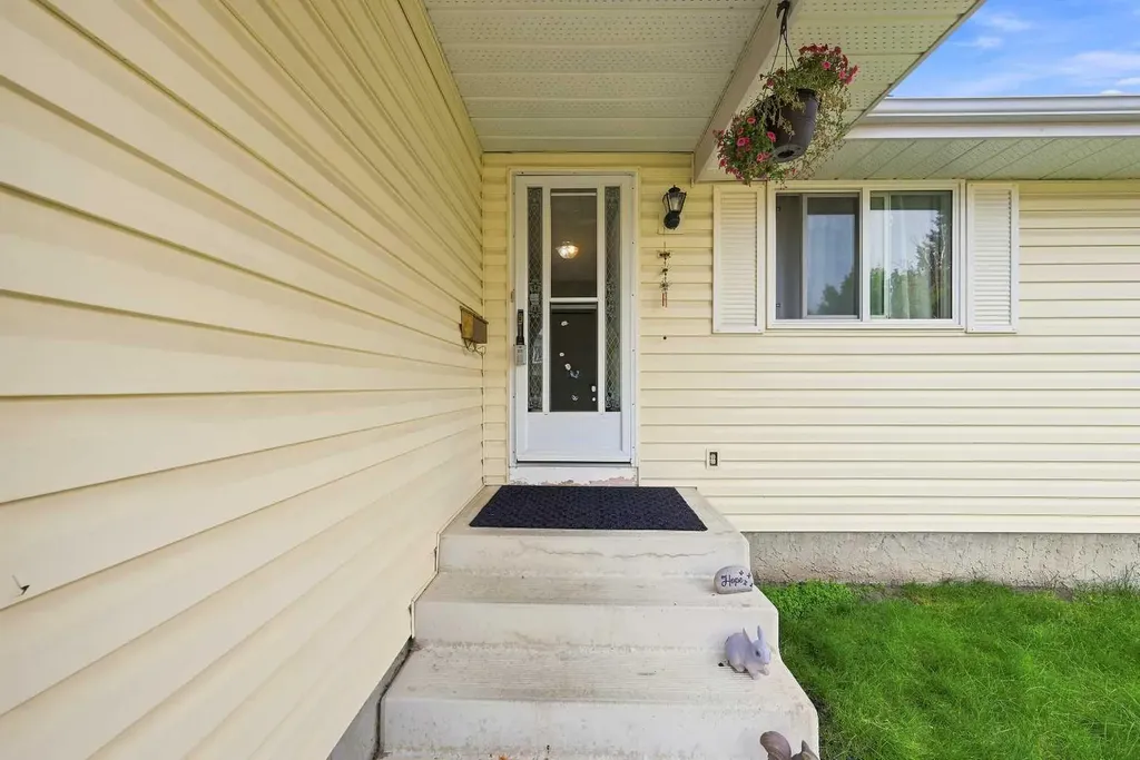 619 Whiteridge Road NE Calgary AB T1Y 2Y7