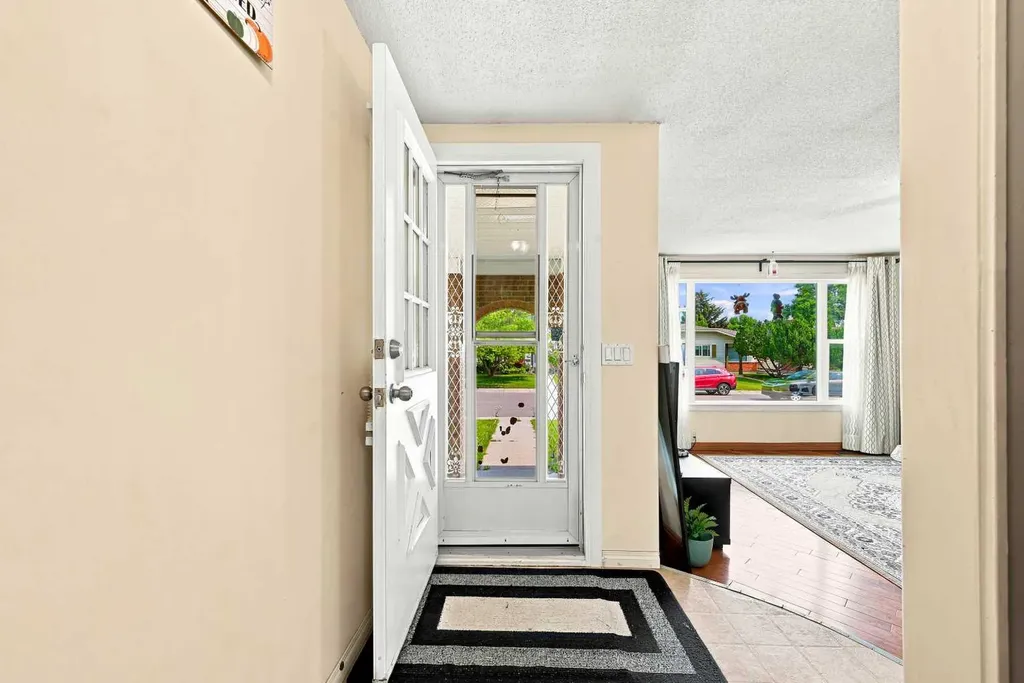 619 Whiteridge Road NE Calgary AB T1Y 2Y7