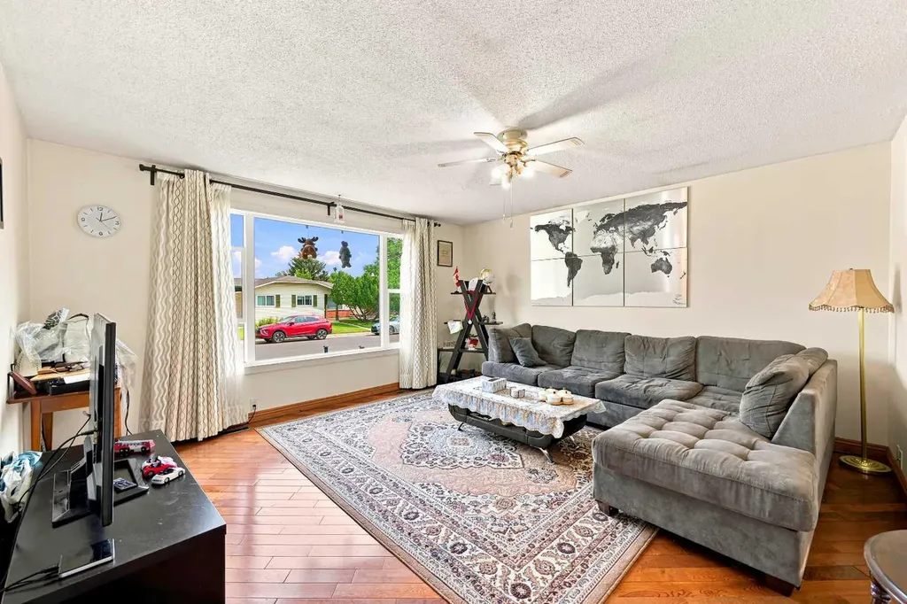 619 Whiteridge Road NE Calgary AB T1Y 2Y7