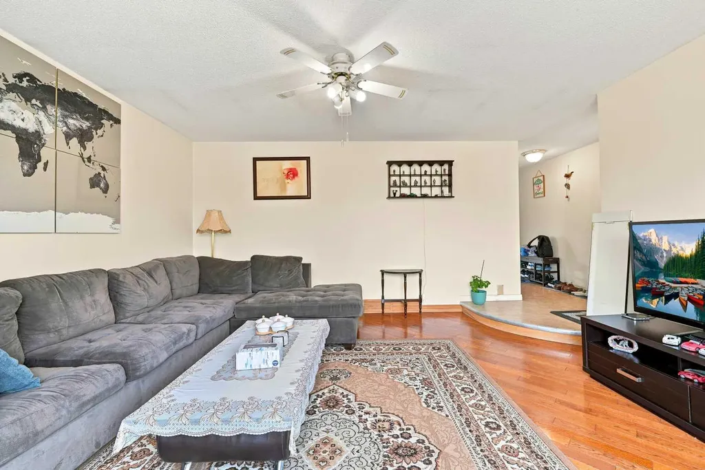 619 Whiteridge Road NE Calgary AB T1Y 2Y7