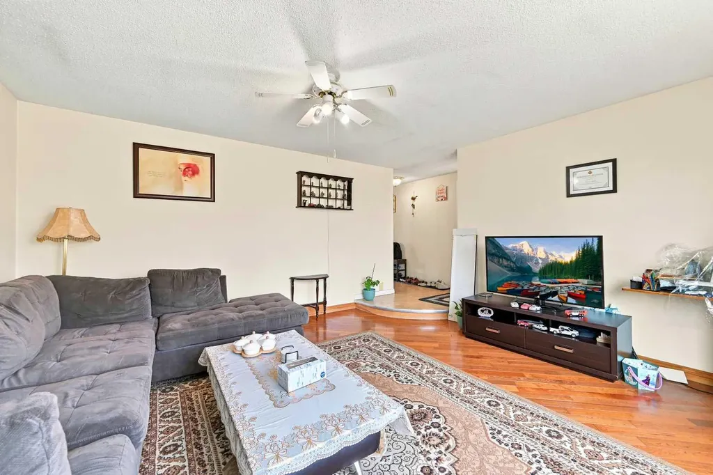 619 Whiteridge Road NE Calgary AB T1Y 2Y7