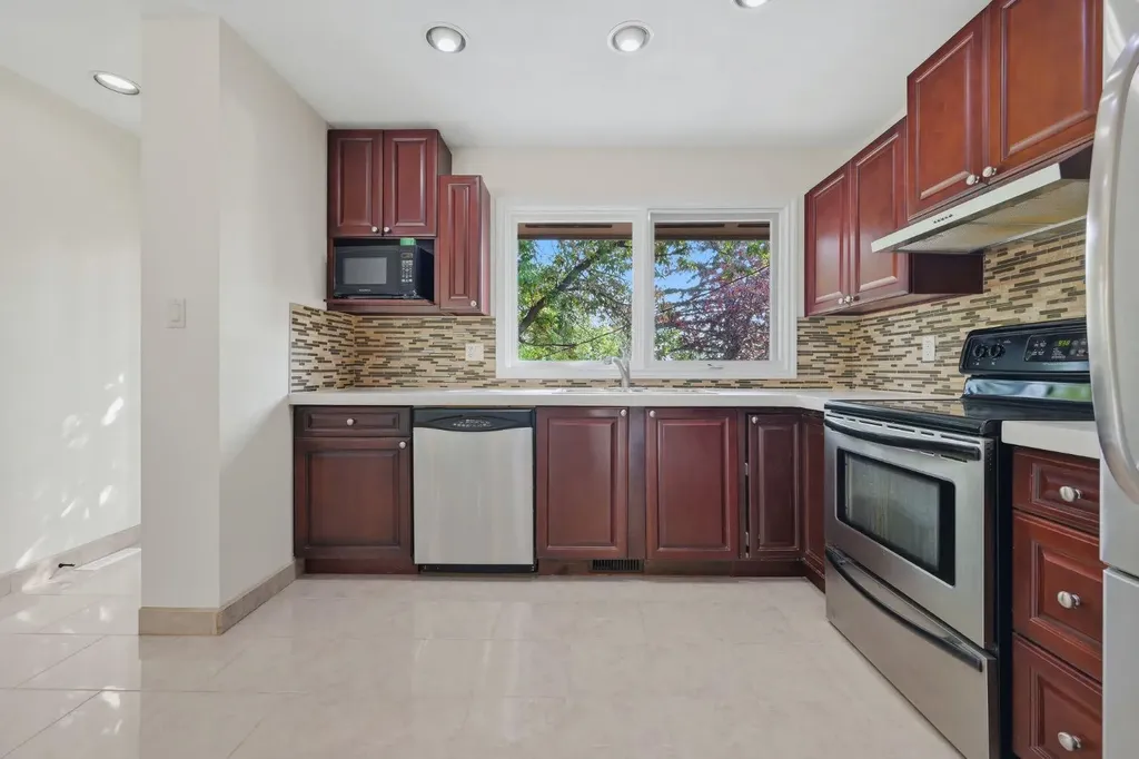 248 Parkland Crescent SE Calgary AB T2J 3Y5