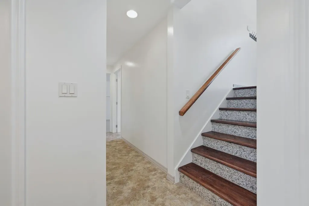 248 Parkland Crescent SE Calgary AB T2J 3Y5