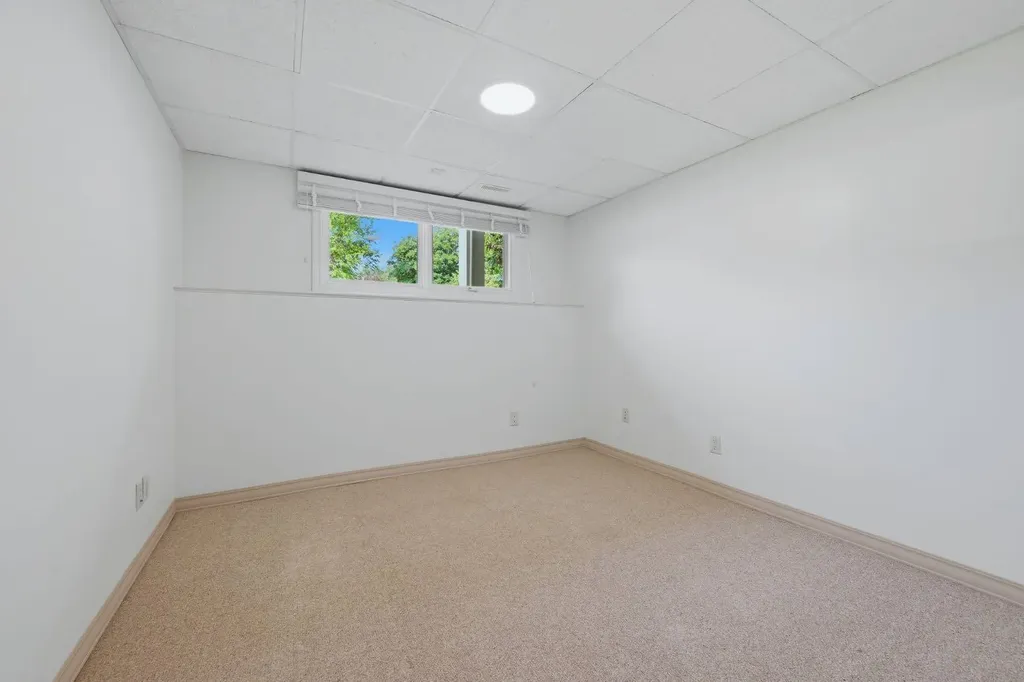 248 Parkland Crescent SE Calgary AB T2J 3Y5