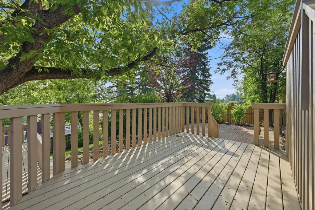 248 Parkland Crescent SE Calgary AB T2J 3Y5