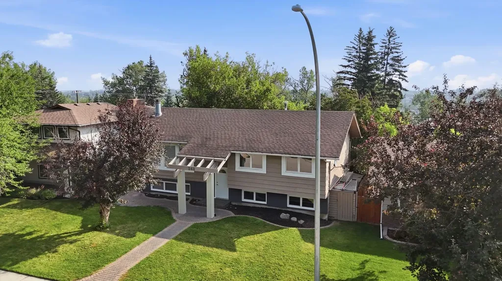 248 Parkland Crescent SE Calgary AB T2J 3Y5