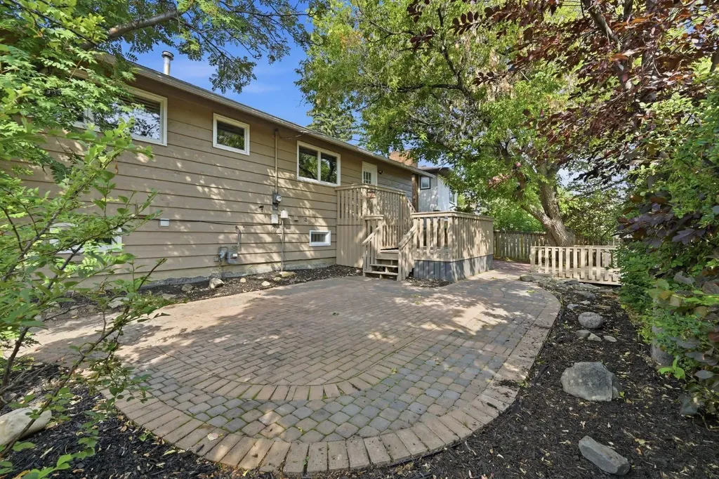 248 Parkland Crescent SE Calgary AB T2J 3Y5