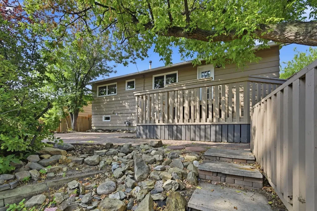 248 Parkland Crescent SE Calgary AB T2J 3Y5