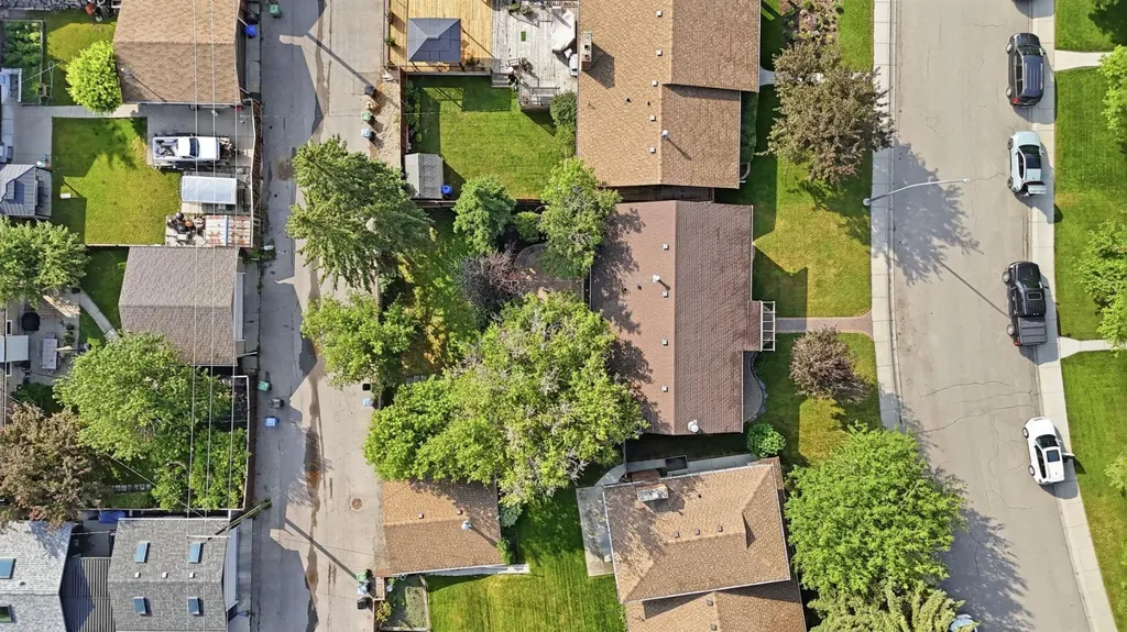 248 Parkland Crescent SE Calgary AB T2J 3Y5